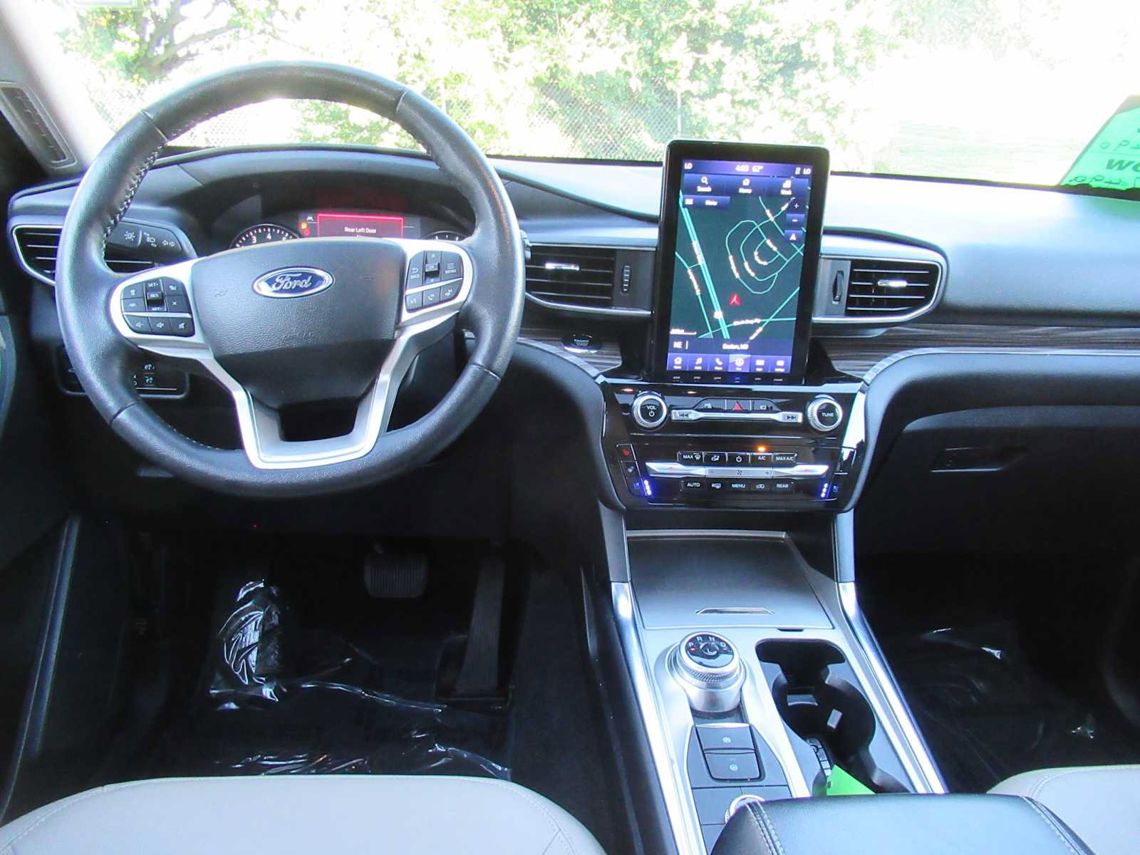 Certified 2023 Ford Explorer Limited w/ Limited Technology Package AWD/4WD image 18