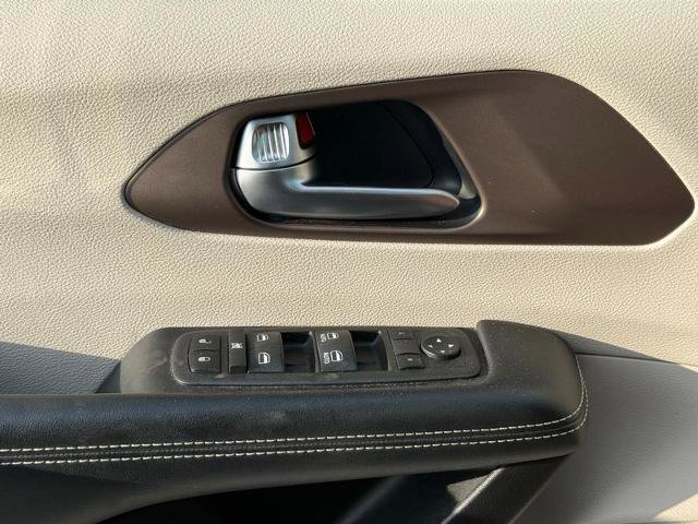 Used 2022 Chrysler Voyager LX FWD image 23