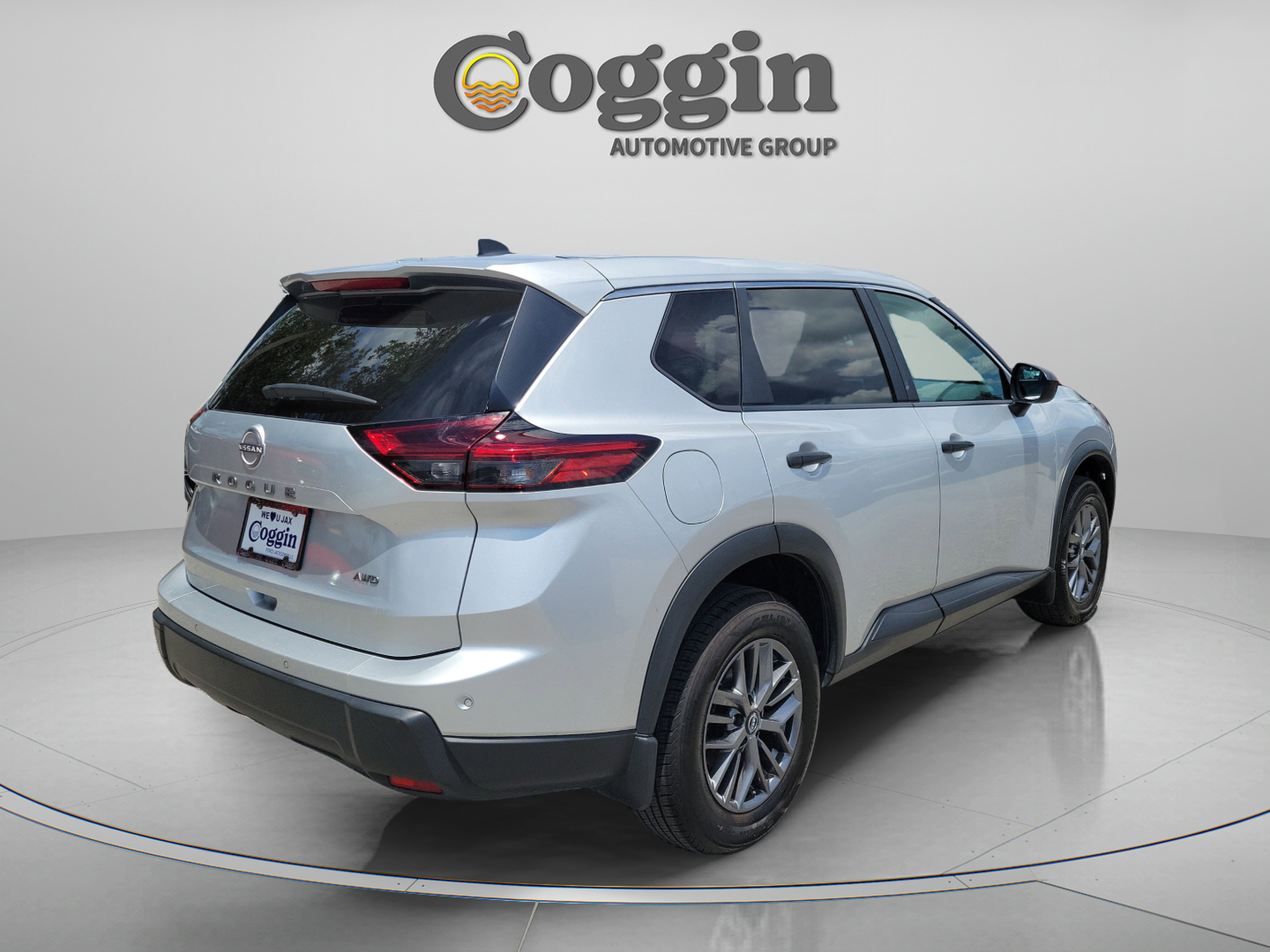 Used 2024 Nissan Rogue S AWD/4WD image 3