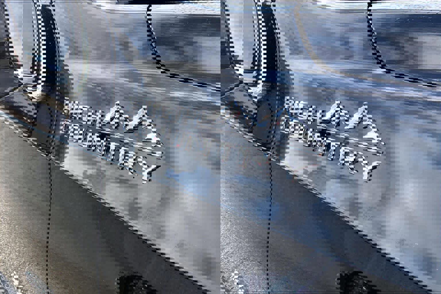 Used 2021 Chevrolet Suburban High Country image 11