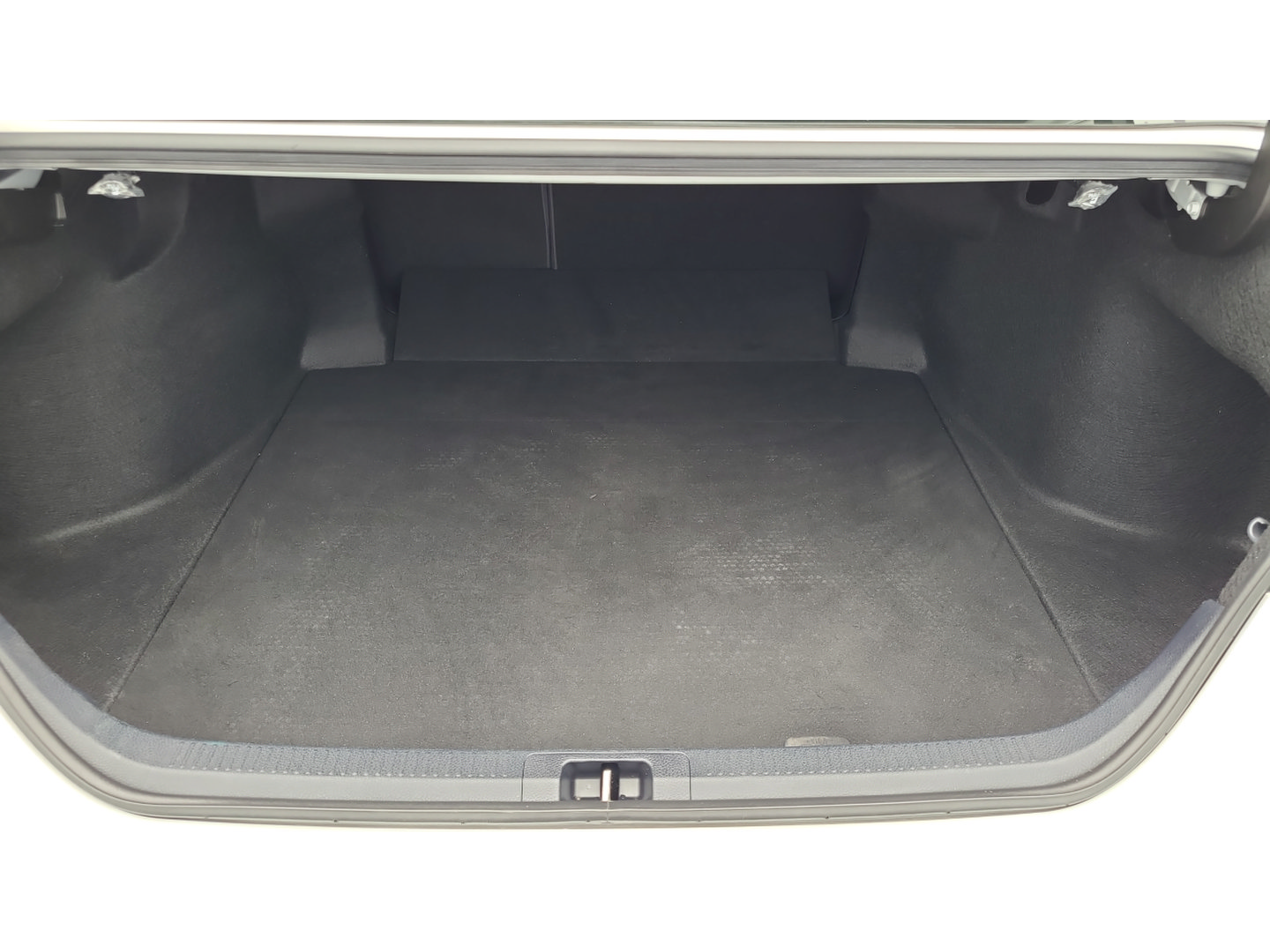 Used 2022 Toyota Camry XSE FWD image 28