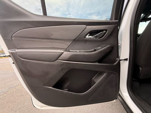 Used 2023 Chevrolet Traverse LT image 25