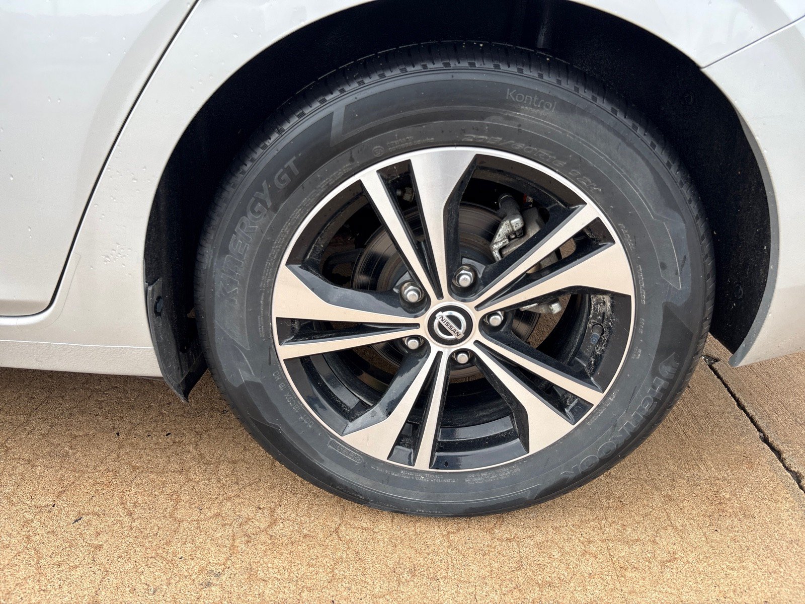 Used 2022 Nissan Sentra SV FWD image 11