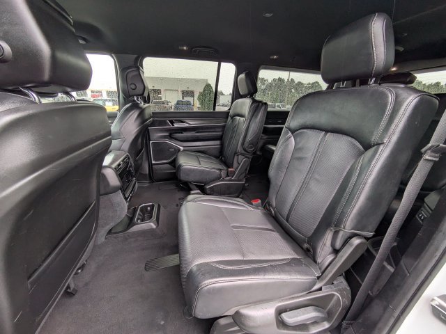 Used 2024 Jeep Wagoneer L Series II AWD/4WD image 14