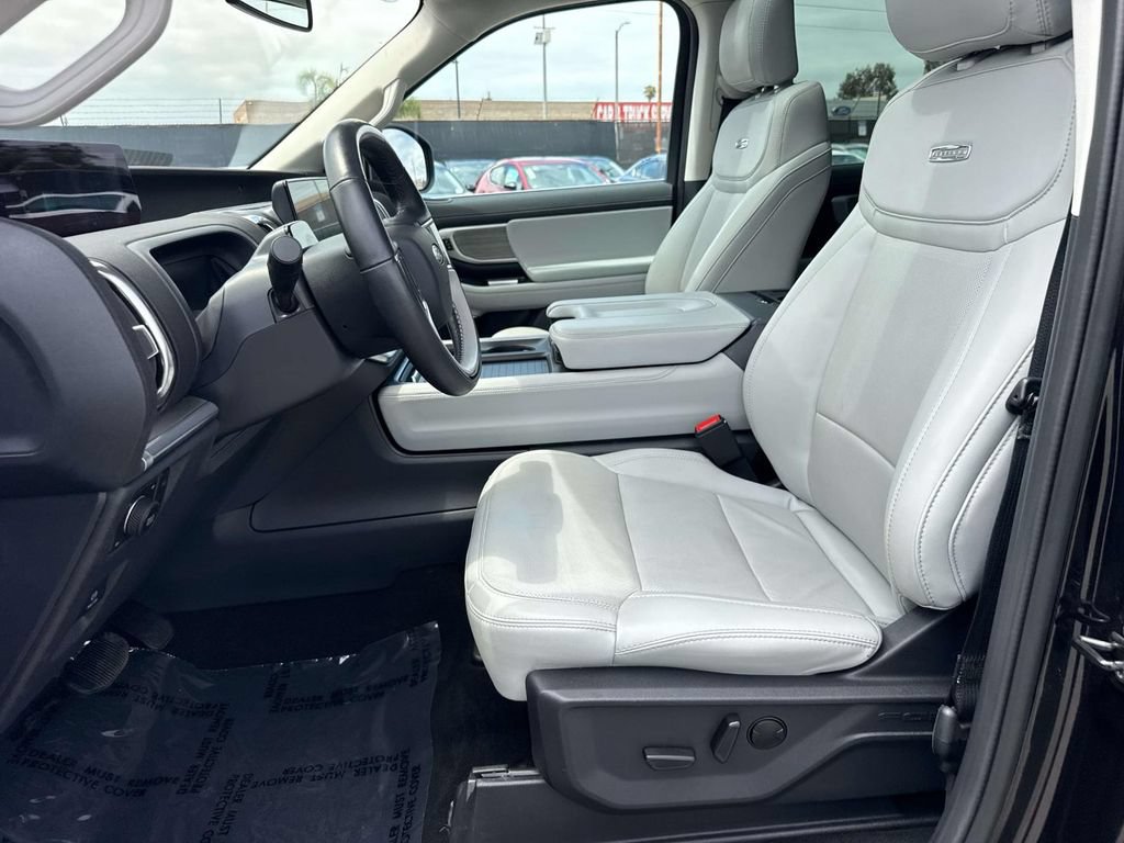 Certified 2025 Ford Expedition Platinum w/ Driver's Package AWD/4WD image 26