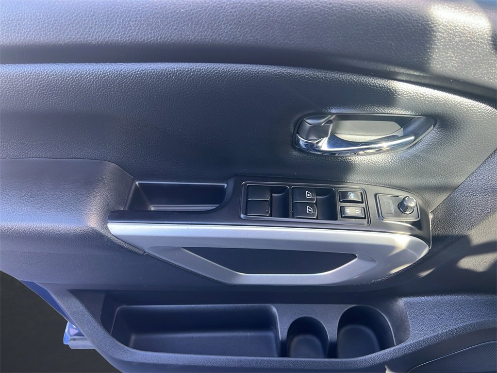 Used 2019 Nissan Titan SV image 14