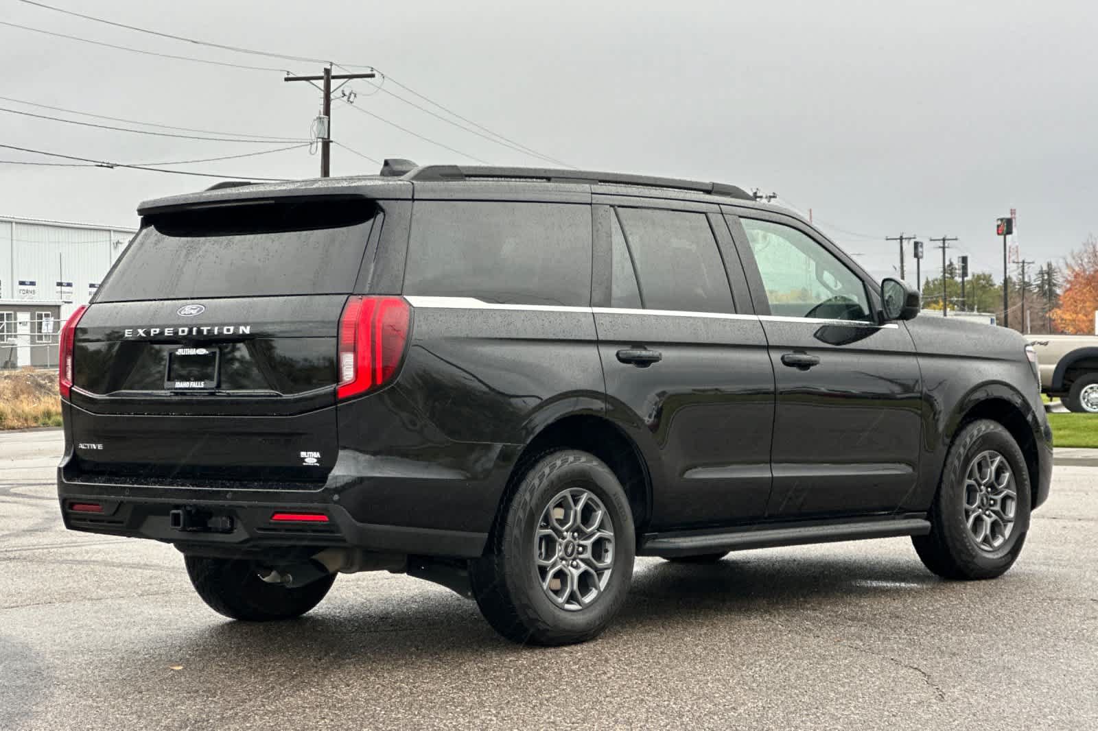 Certified 2025 Ford Expedition Active AWD/4WD image 2
