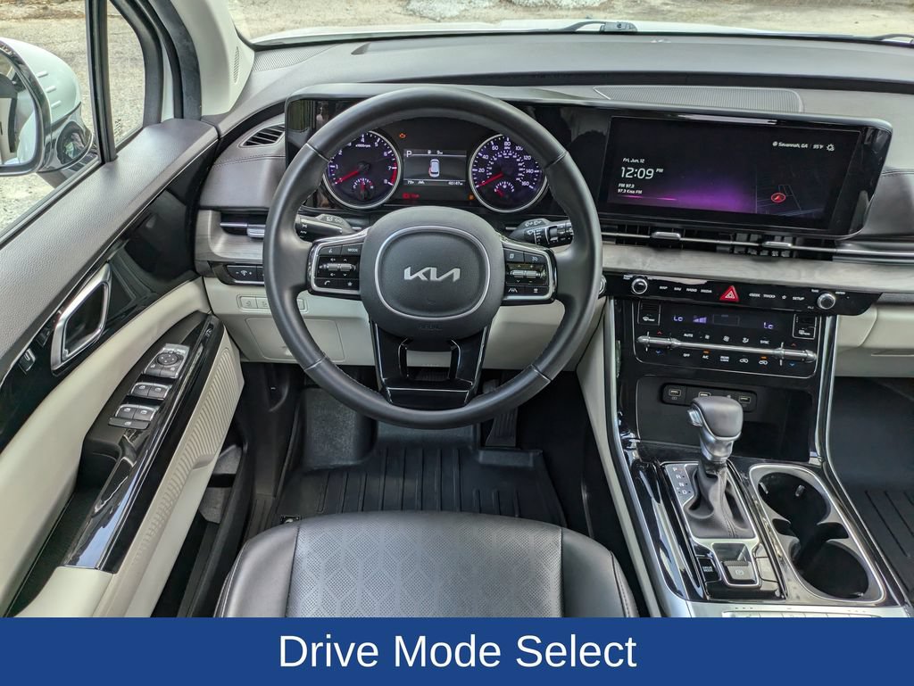 Used 2024 Kia Carnival EX FWD image 19