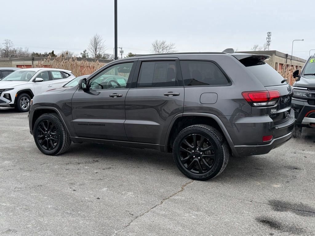 Used 2018 Jeep Grand Cherokee Altitude image 9