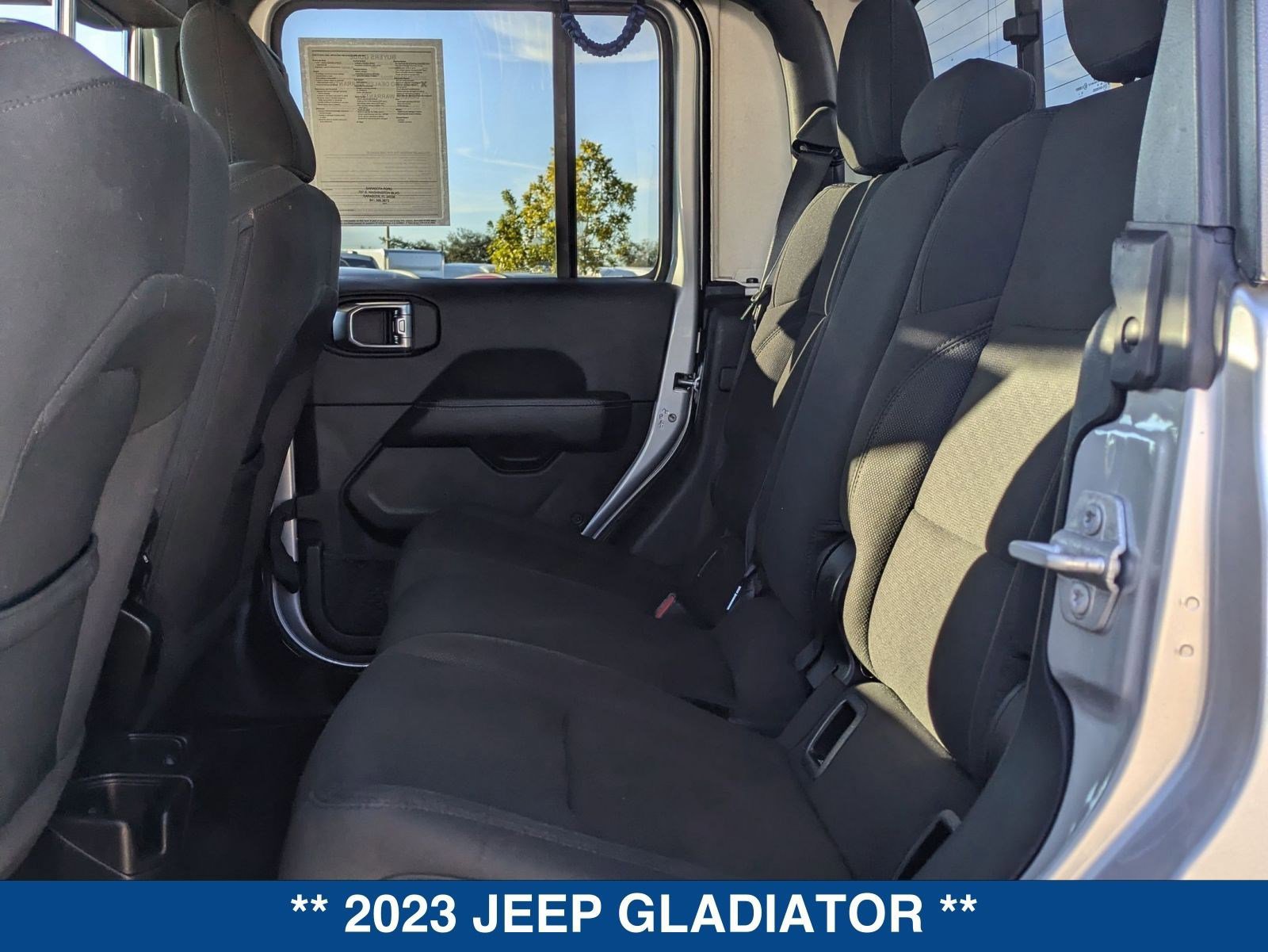 Used 2023 Jeep Gladiator Overland image 15