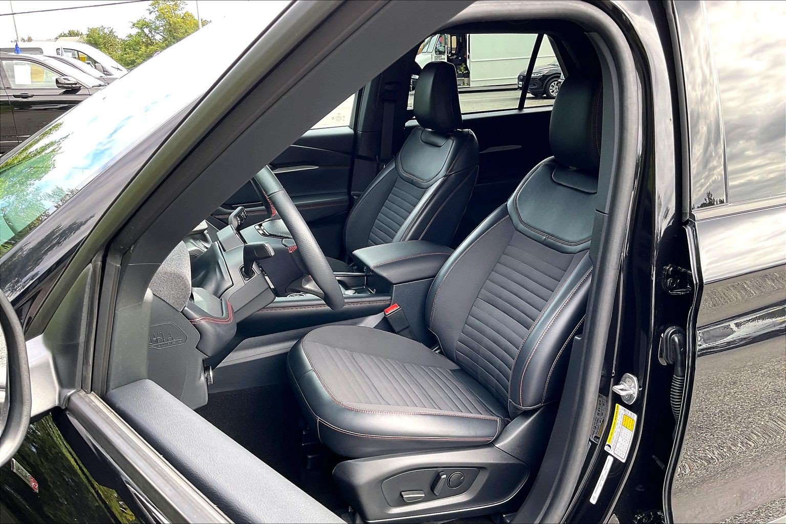 Certified 2025 Ford Explorer ST-Line w/ ST-Line Street Pack AWD/4WD image 25