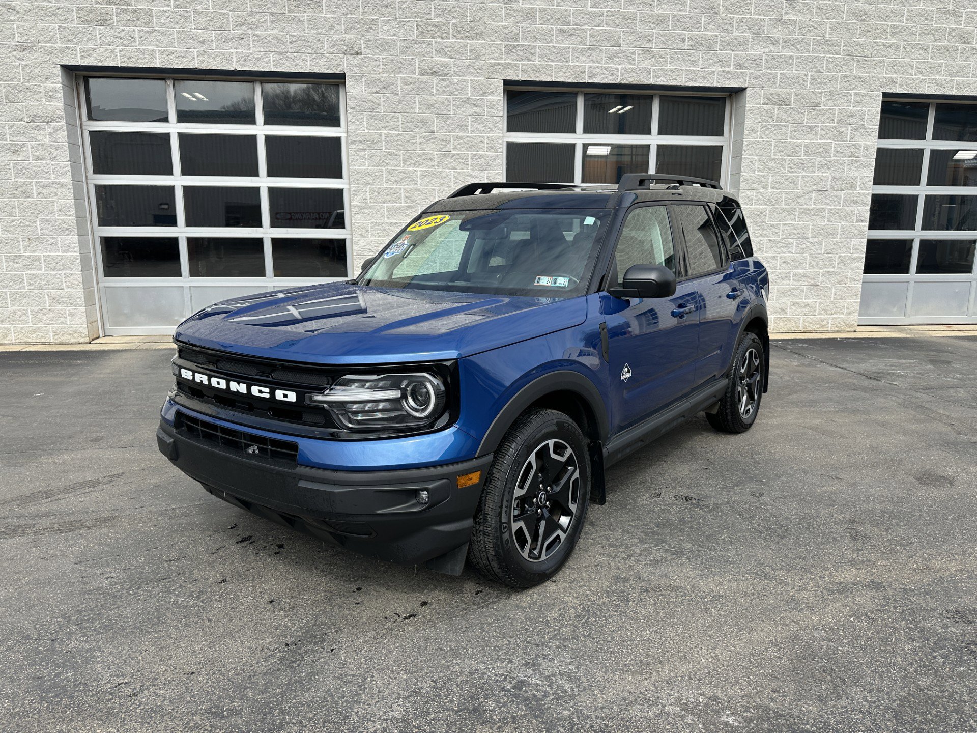 Certified 2023 Ford Bronco Sport Outer Banks w/ Tech Package AWD/4WD image 2