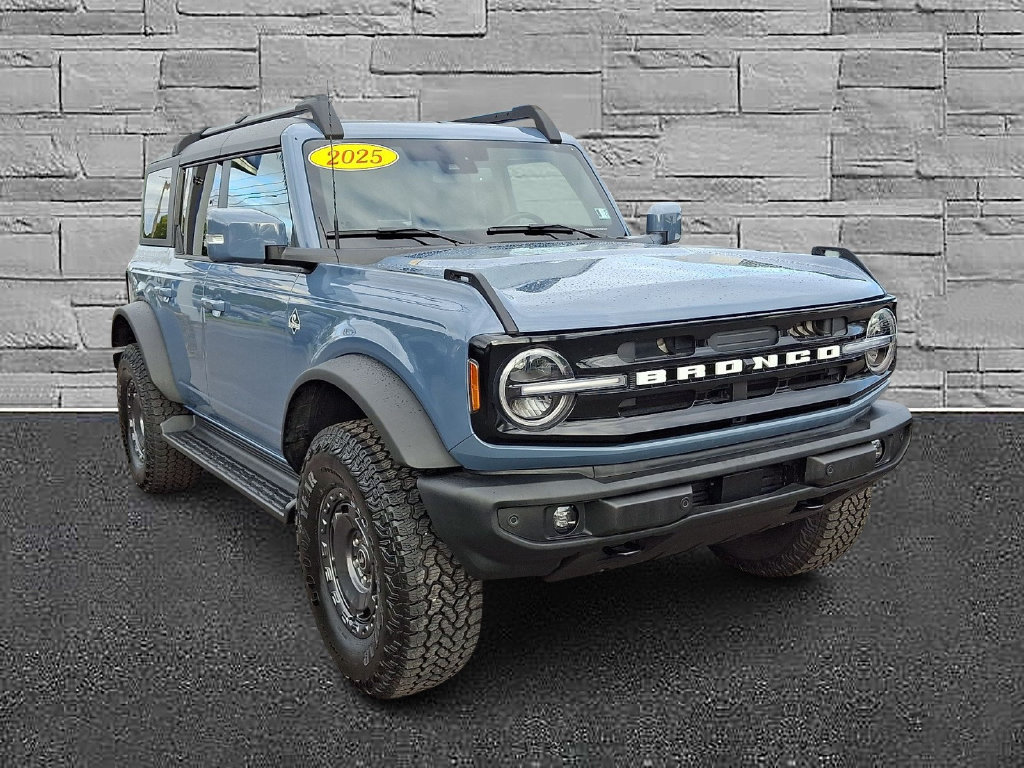 Certified 2025 Ford Bronco Outer Banks w/ Sasquatch Package AWD/4WD image 2