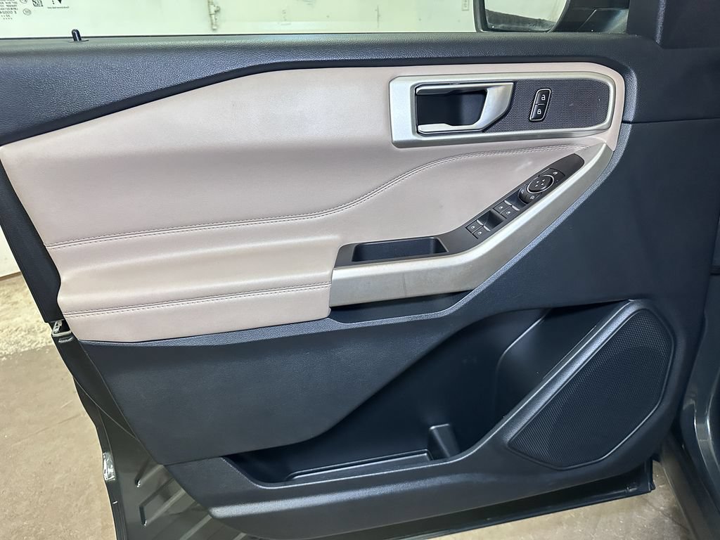 Certified 2022 Ford Explorer XLT w/ Equipment Group 202A AWD/4WD image 26