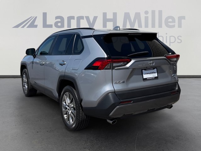 Used 2020 Toyota RAV4 Limited AWD/4WD image 3