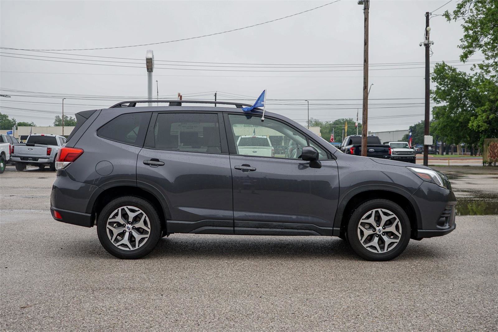 Used 2024 Subaru Forester Premium AWD/4WD image 2