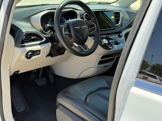 Used 2023 Chrysler Pacifica Touring-L FWD image 7