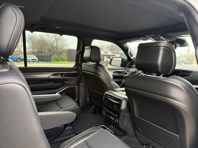 Used 2025 Jeep Wagoneer Series II w/ Convenience Group I image 13