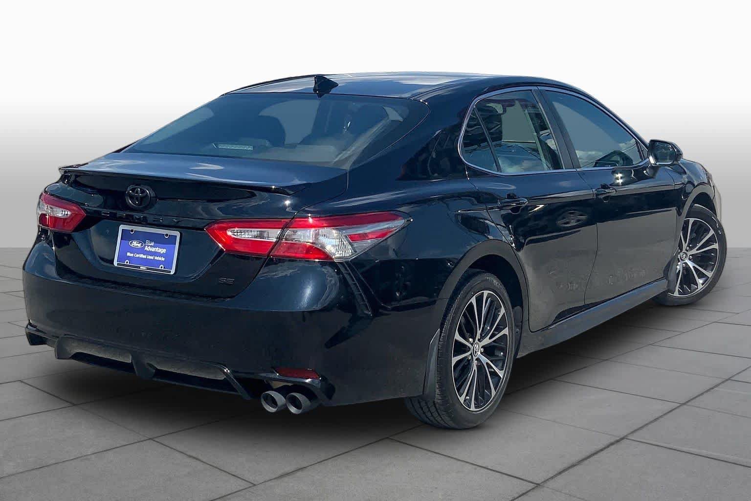 Used 2019 Toyota Camry SE w/ Convenience Package FWD image 13