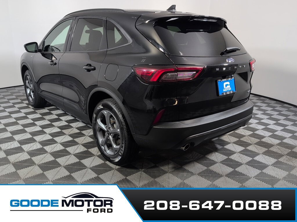 Certified 2025 Ford Escape ST-Line Select AWD/4WD image 5