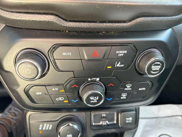 Used 2023 Jeep Renegade Latitude AWD/4WD image 20