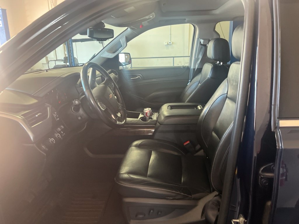 Used 2020 Chevrolet Tahoe LT w/ Luxury Package AWD/4WD image 4