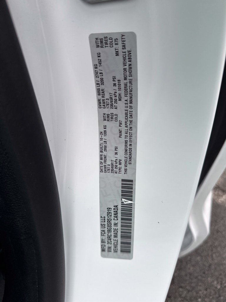 Used 2025 Chrysler Pacifica Select FWD image 16
