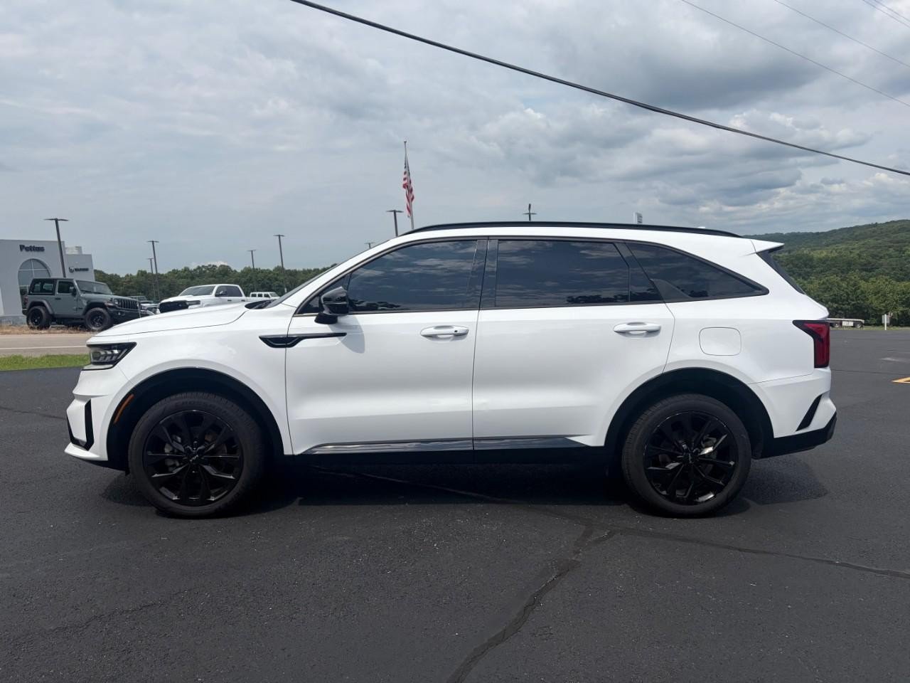 Used 2023 Kia Sorento SX AWD/4WD image 2