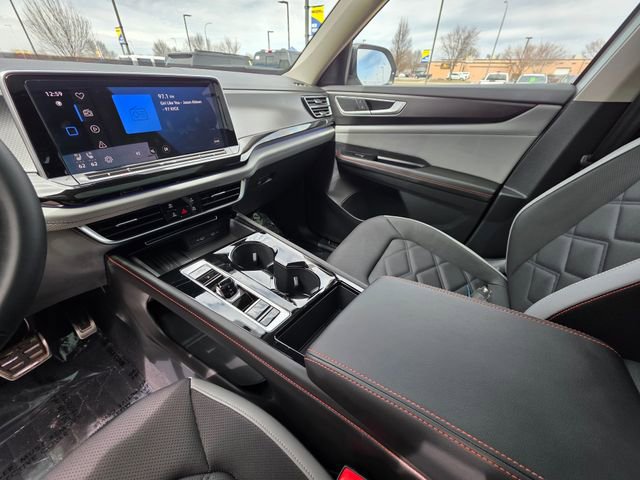 Used 2025 Volkswagen Atlas Peak Edition SE AWD/4WD image 25