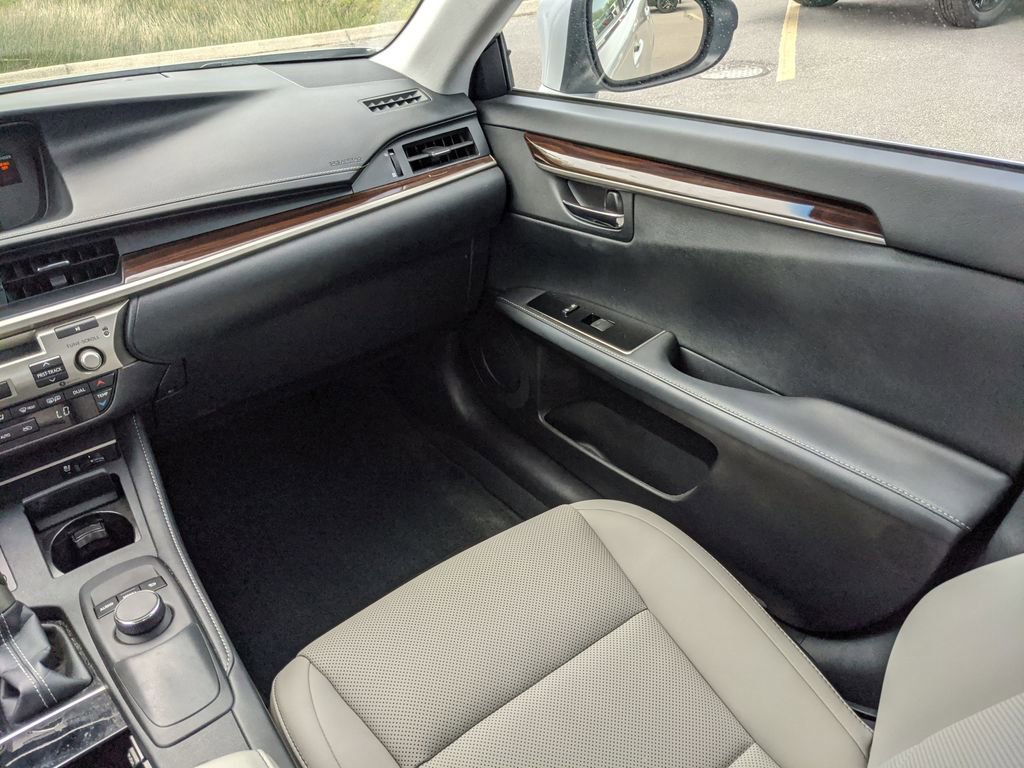 Used 2017 Lexus ES 350 w/ Premium Package image 16