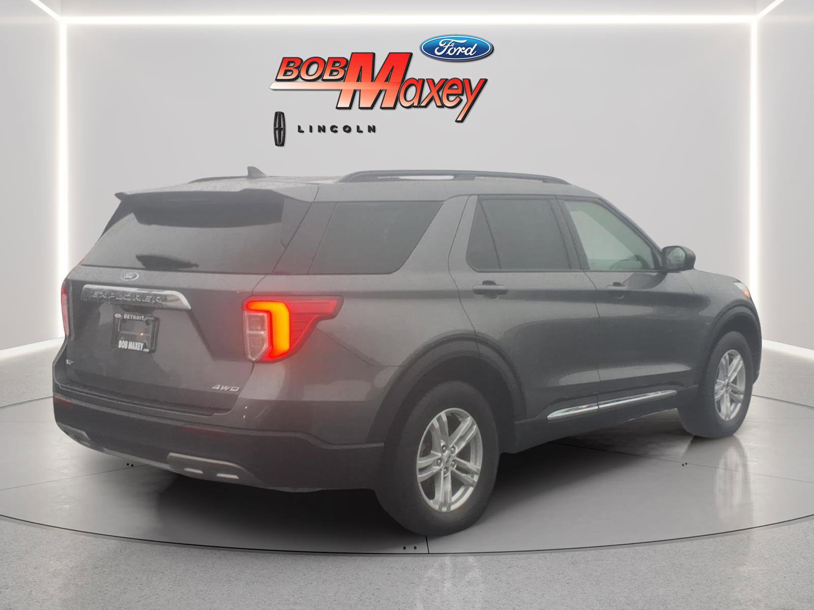 Certified 2022 Ford Explorer XLT w/ Equipment Group 202A image 4