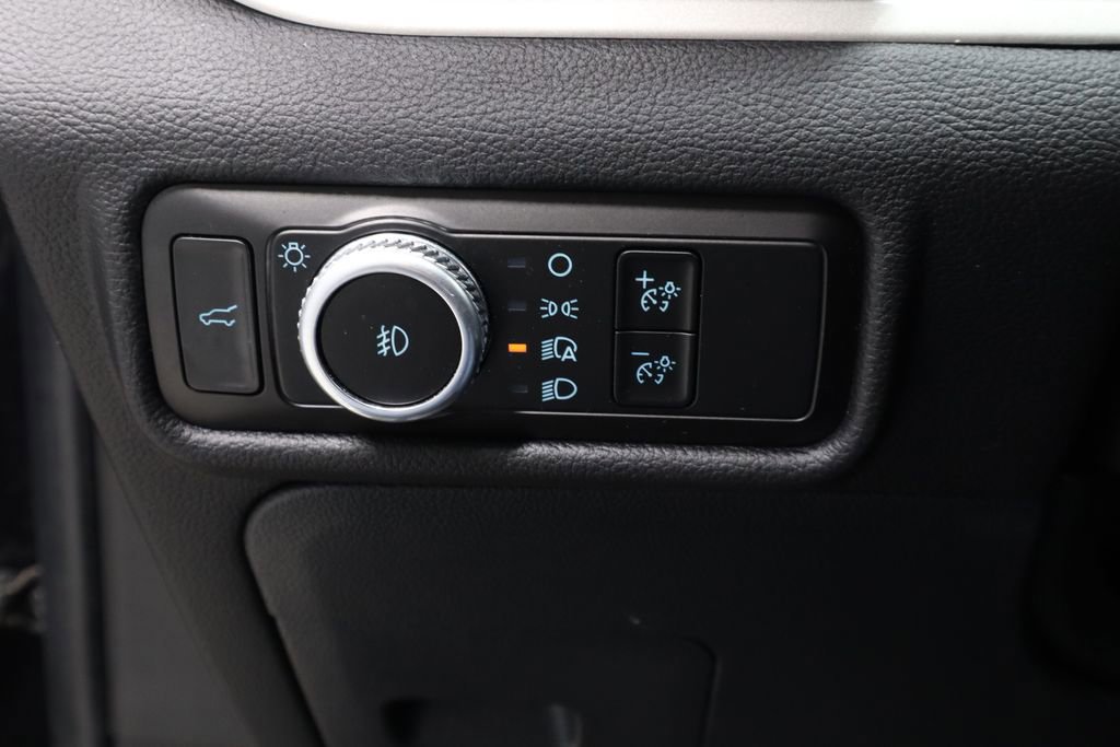 Certified 2022 Ford Explorer XLT w/ Equipment Group 202A image 29