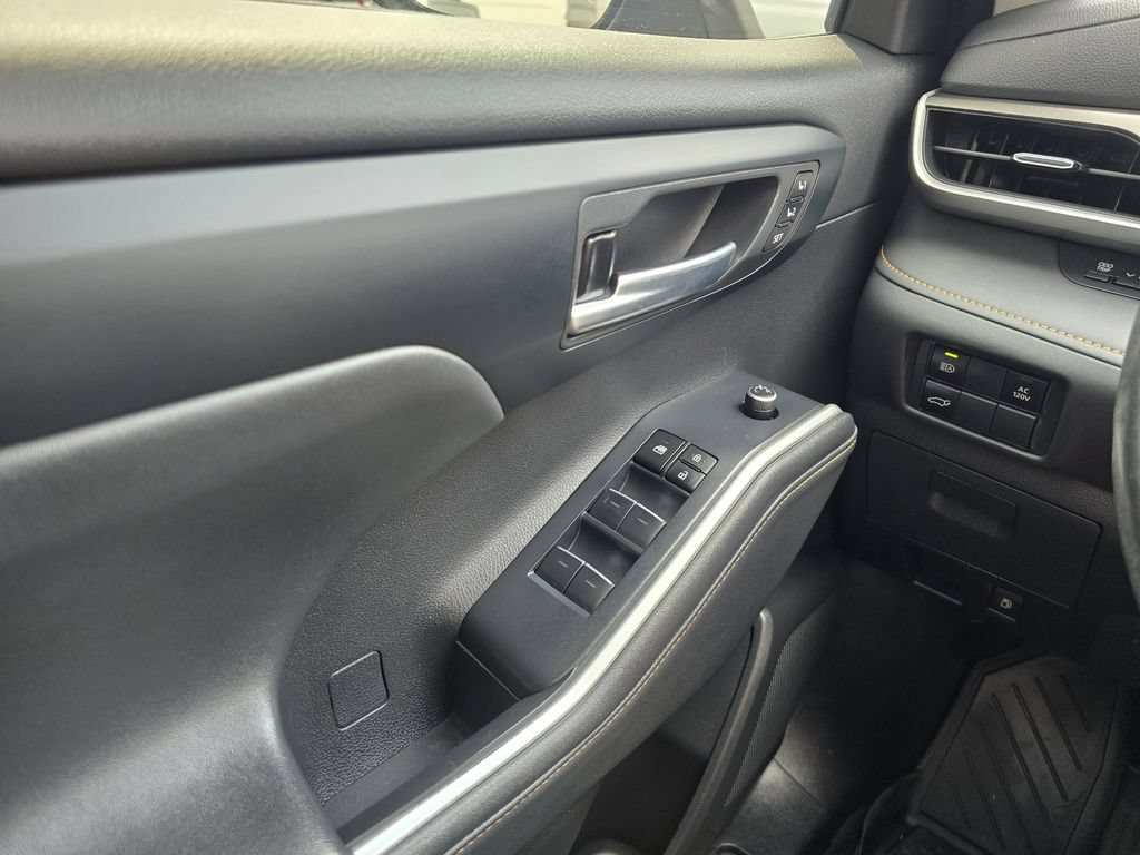 Used 2023 Toyota Highlander Bronze Edition AWD/4WD image 30