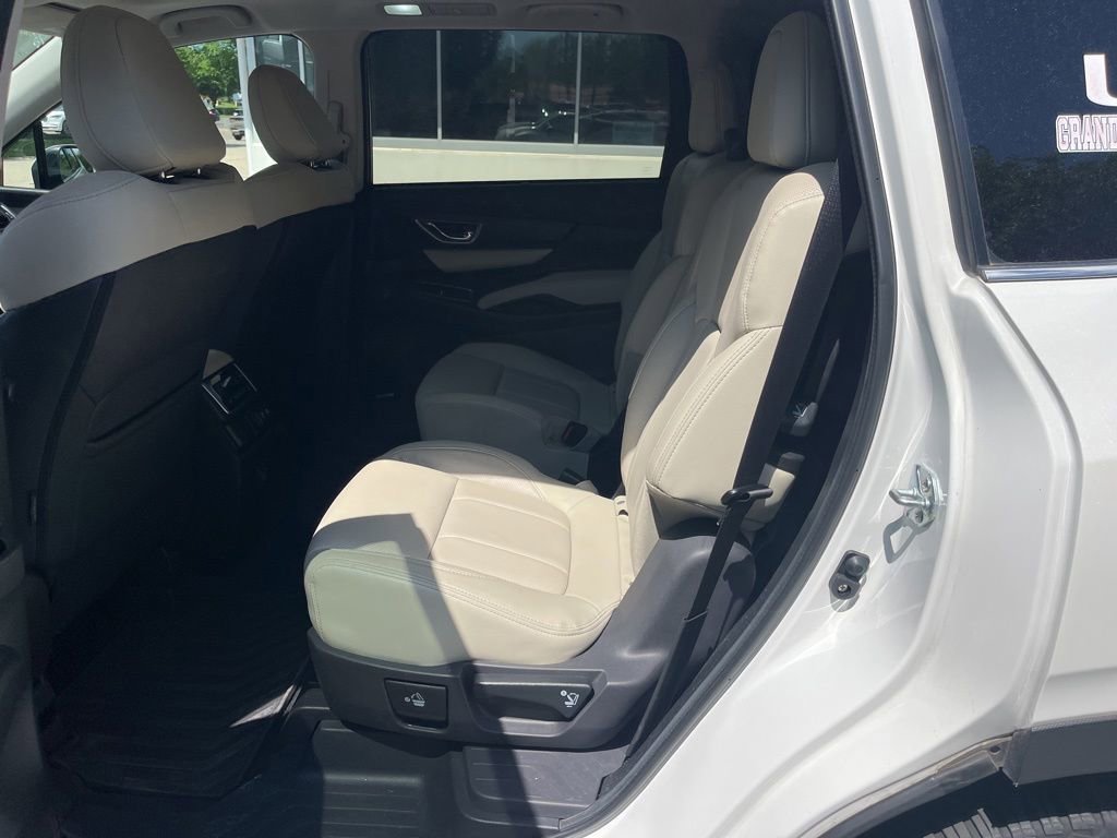 Used 2022 Subaru Ascent Limited w/ Technology Package AWD/4WD image 10