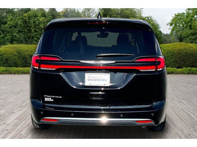 Used 2024 Chrysler Pacifica Touring-L FWD image 5