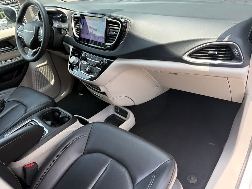 Used 2023 Chrysler Pacifica Touring-L FWD image 13