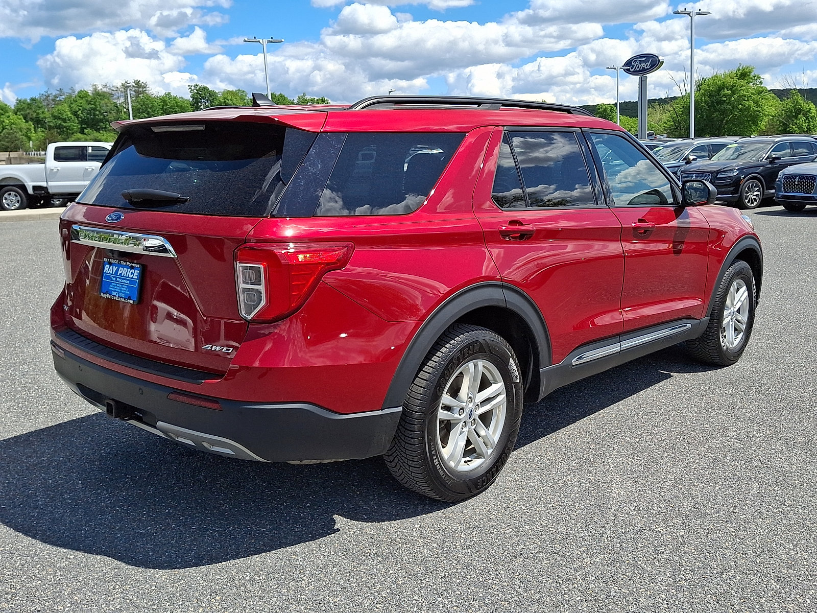Certified 2022 Ford Explorer XLT w/ Equipment Group 202A AWD/4WD image 6