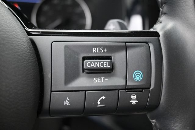 Used 2025 Nissan Pathfinder SL FWD image 16