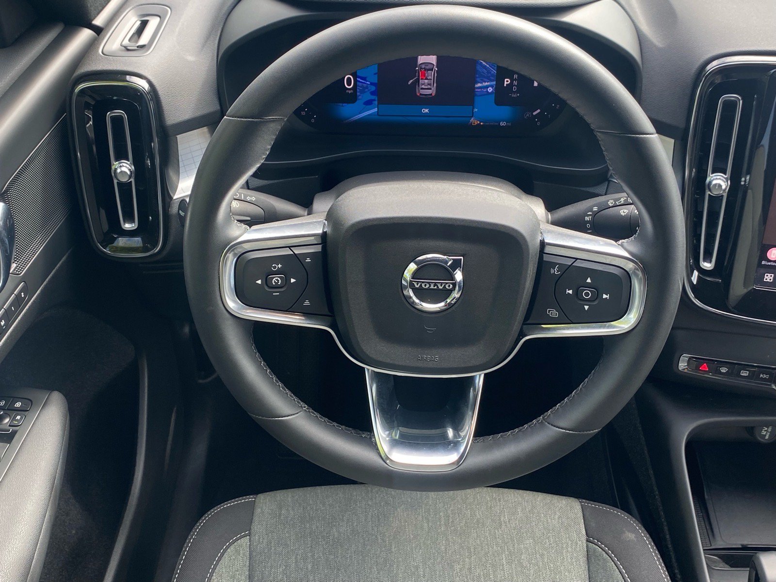 Used 2024 Volvo XC40 B5 Core AWD/4WD image 6