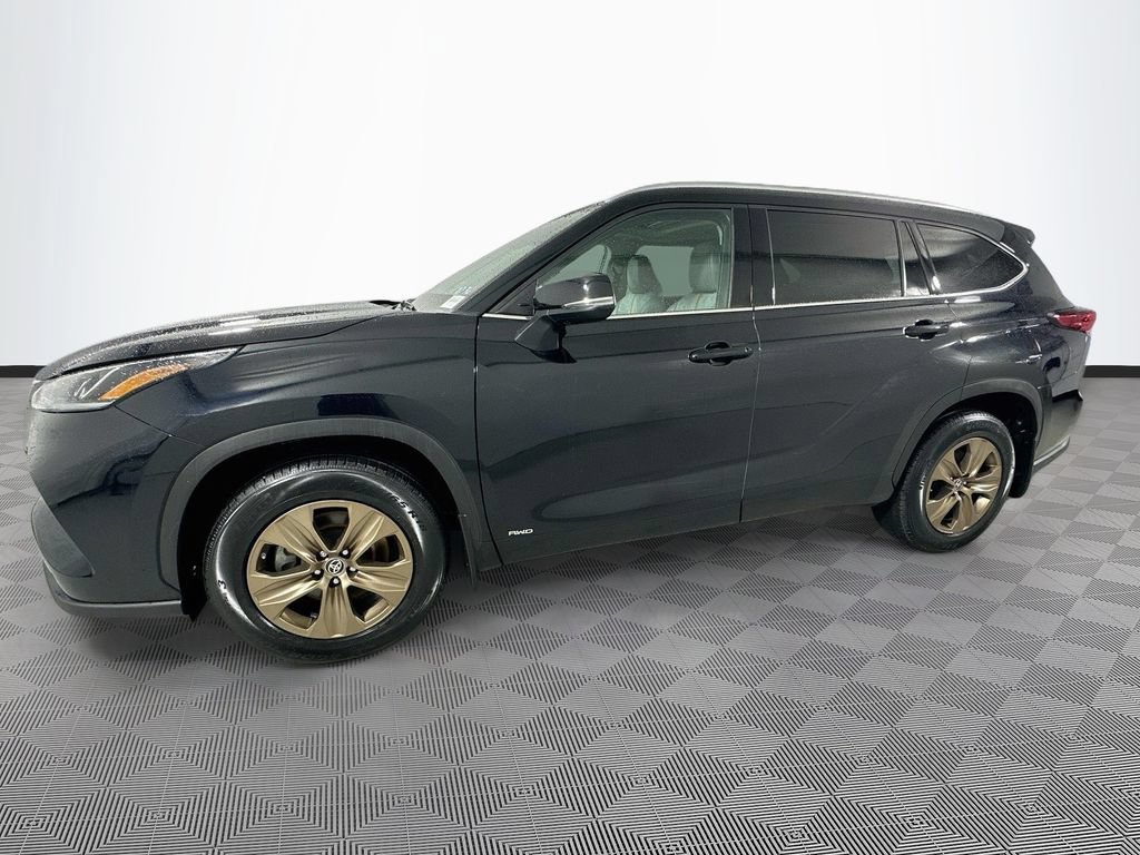 Used 2022 Toyota Highlander Bronze Edition AWD/4WD image 6