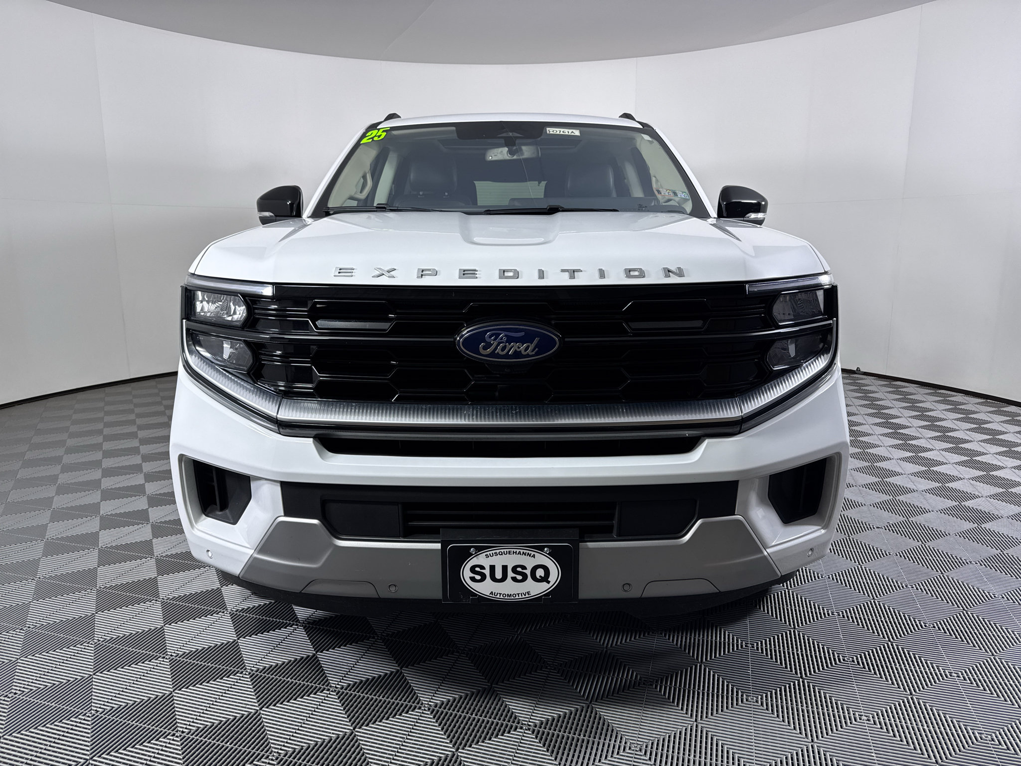 Certified 2025 Ford Expedition Platinum AWD/4WD image 2