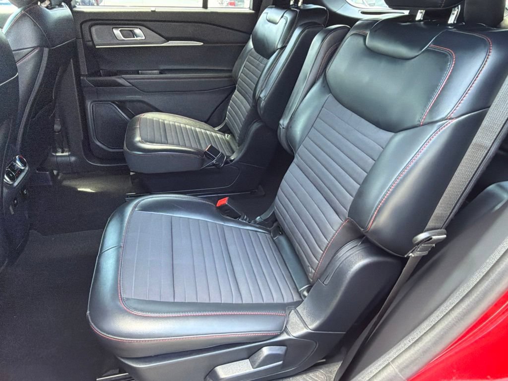 Certified 2025 Ford Explorer ST-Line w/ Premium Package RWD image 39