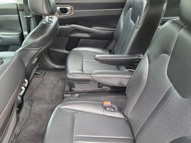 Used 2023 Kia Sorento EX w/ Panoramic Sunroof Package FWD image 12