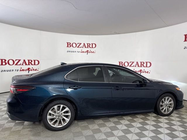 Used 2021 Toyota Camry LE image 9