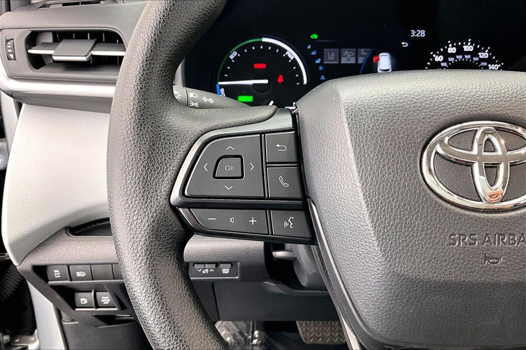 Used 2025 Toyota Sienna LE FWD image 18