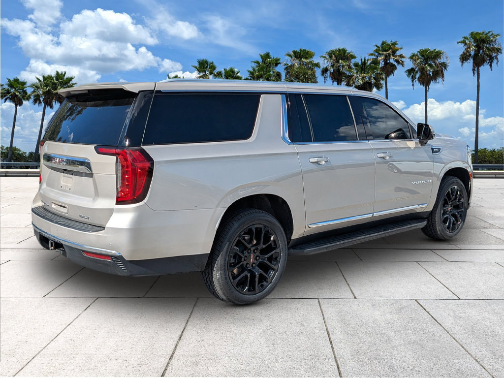 Used 2023 GMC Yukon XL SLT w/ SLT Premium Package AWD/4WD image 9