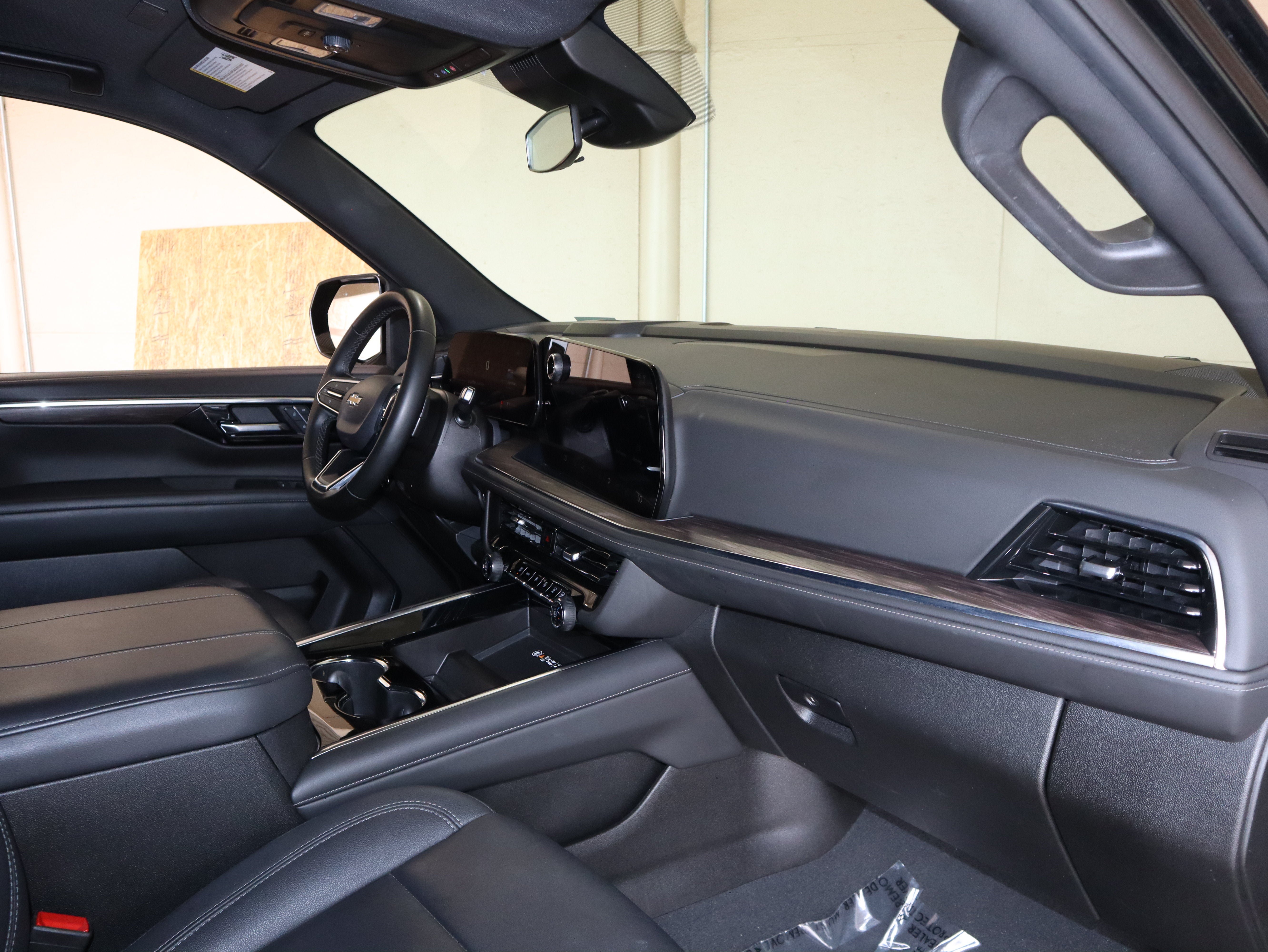 Used 2025 Chevrolet Tahoe LT RWD image 37