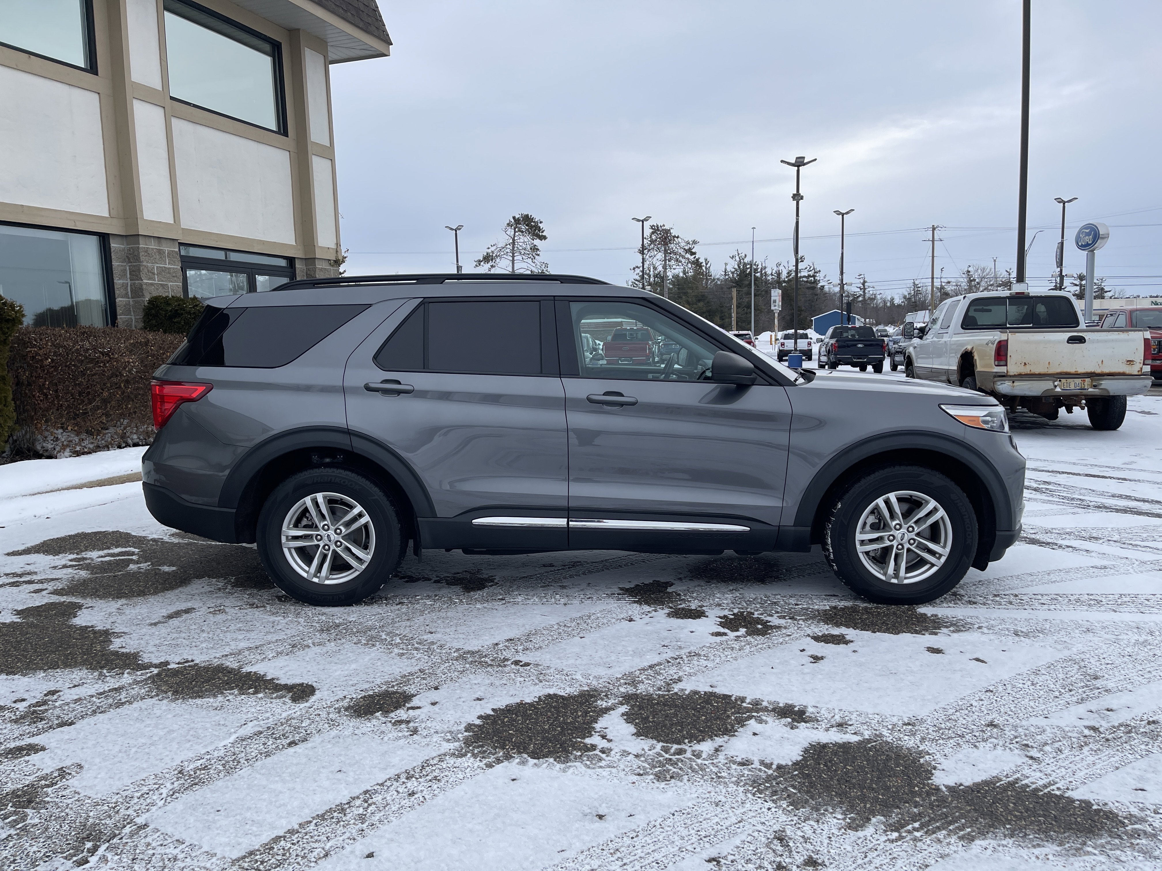 Certified 2022 Ford Explorer XLT w/ Class IV Trailer Tow Package image 2