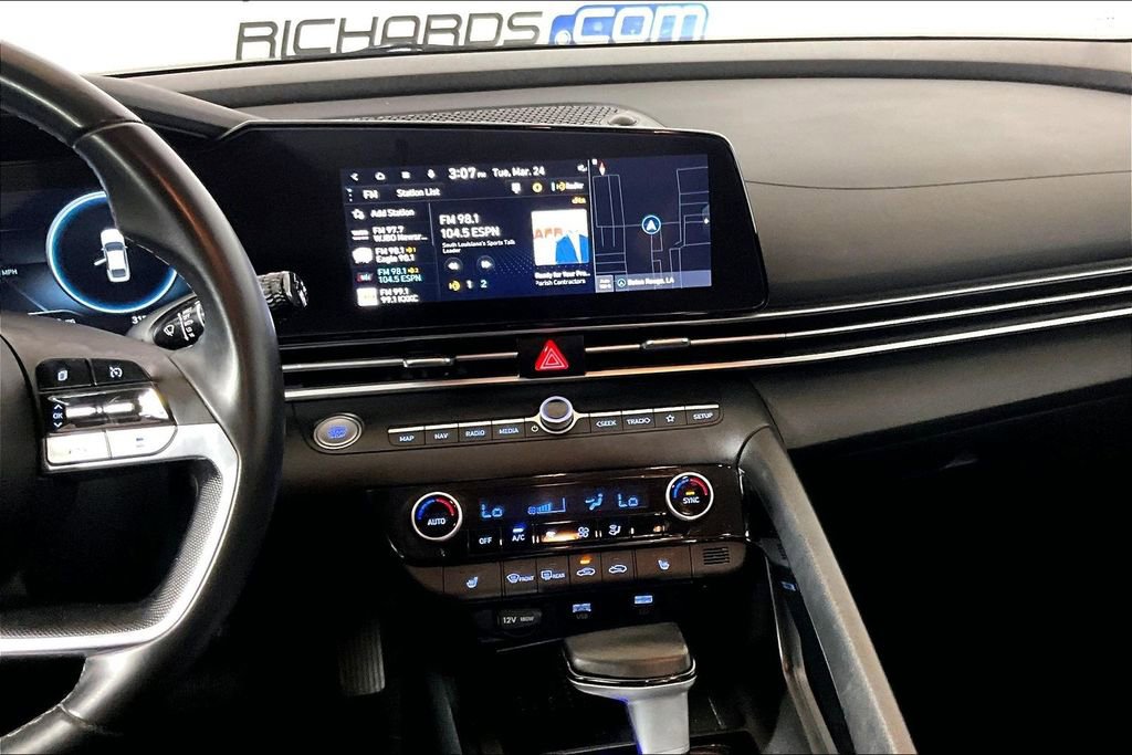 Used 2023 Hyundai Elantra SEL w/ Convenience Package image 5