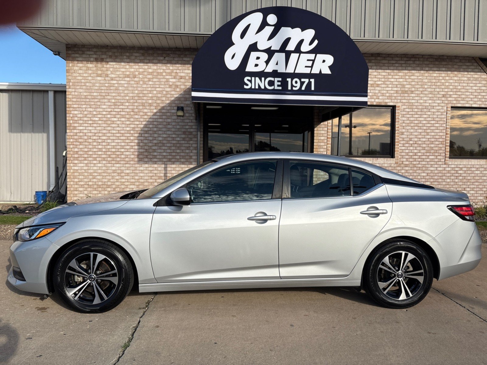 Used 2022 Nissan Sentra SV FWD image 2